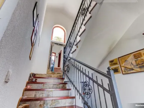 Prodaja, kuća, 220m², Zagora, Kotor - image 20