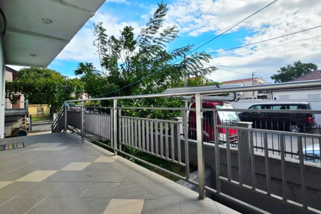 Izdavanje, dvosoban stan, 100m², Masline, Podgorica