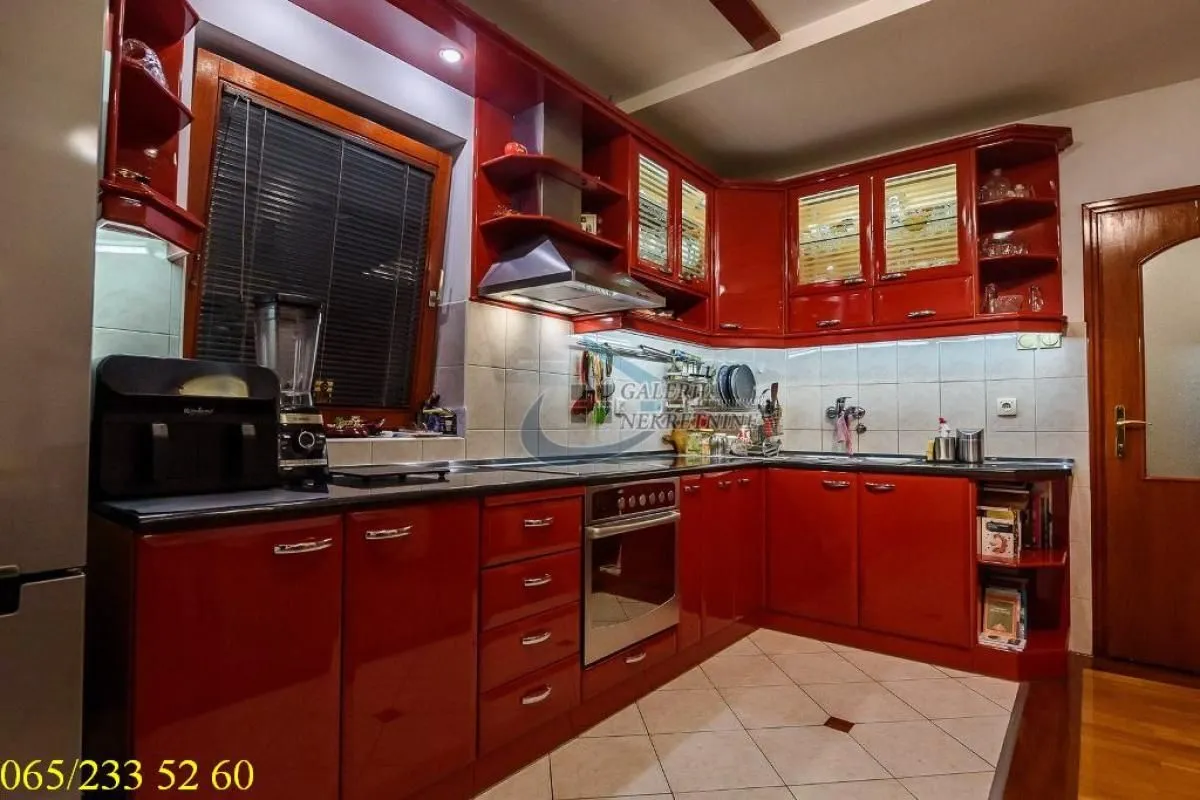 Sale, four bedroom apartment, 104m², Stari Grad, Beograd