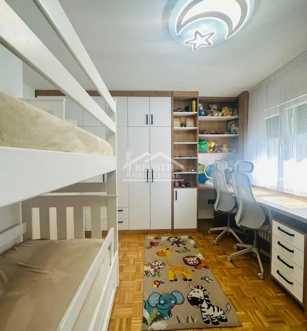 Sale, three bedroom apartment, 70m², Novi Beograd Blok 61, Novi Beograd Sve Podlokacije