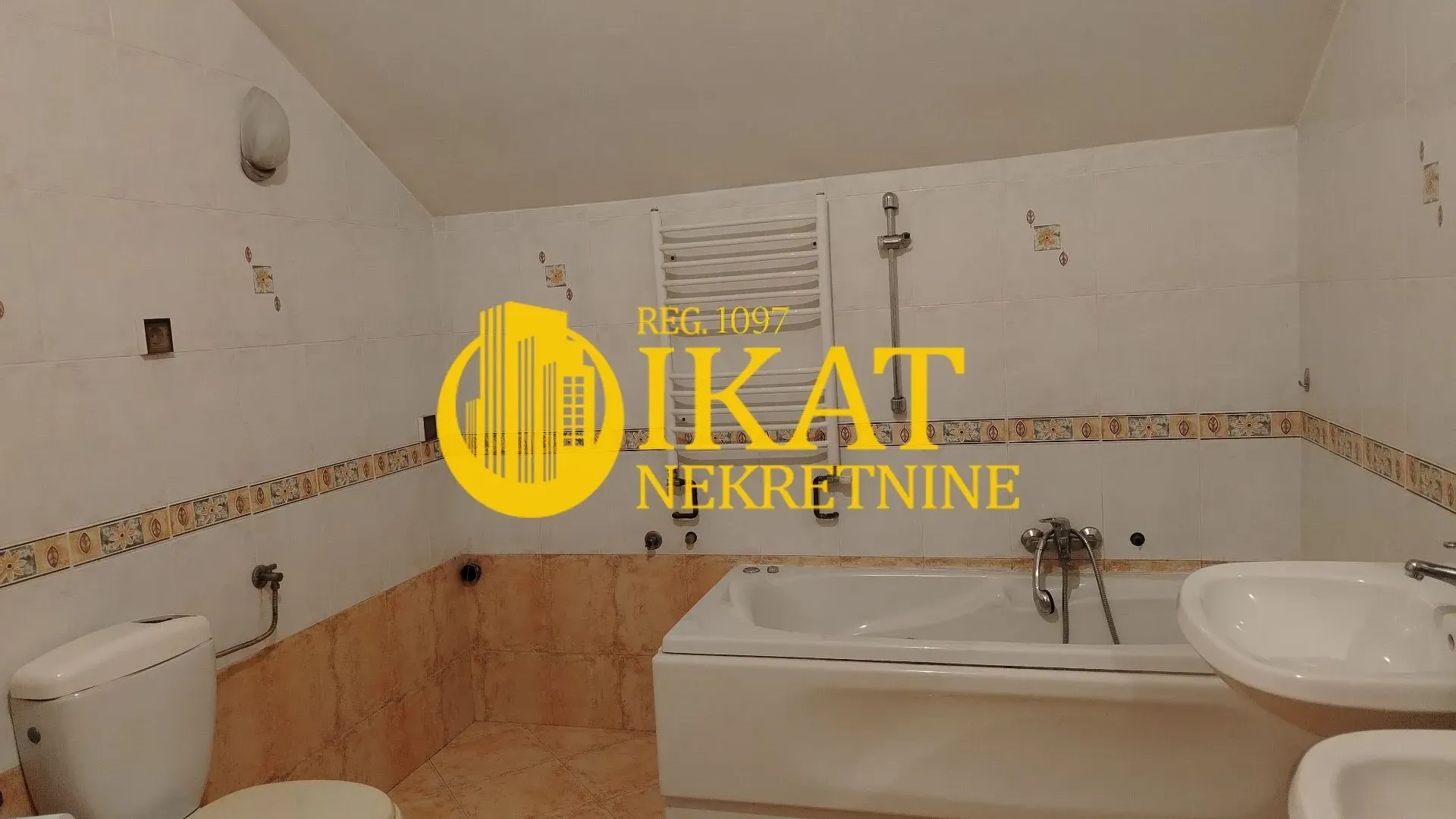 Izdavanje, četvorosoban stan, 158m², Voždovac Sve Podlokacije, Beograd