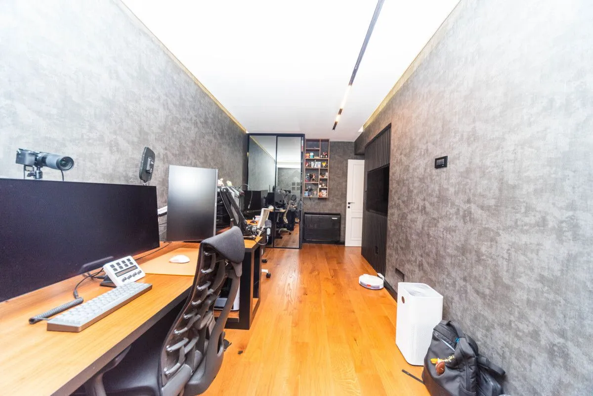Prodaja, trosoban stan, 195m², Pobrežje, Podgorica