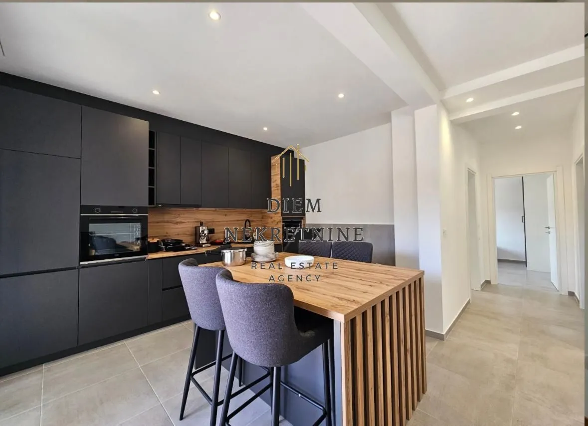 Izdavanje, dvosoban stan, 115m², Polje, Bar