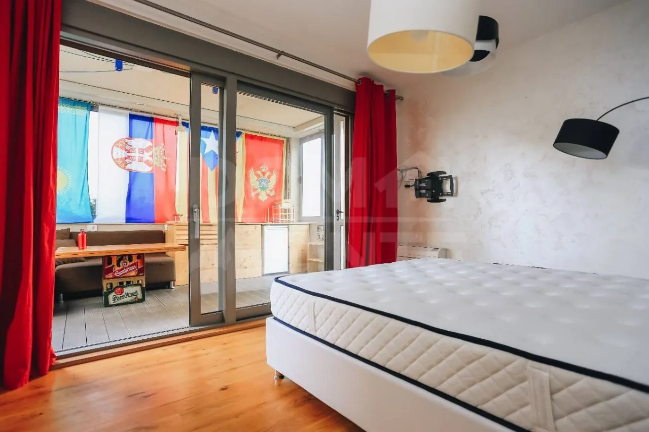 Izdavanje, dvosoban stan, 80m², Tivat, Crna Gora