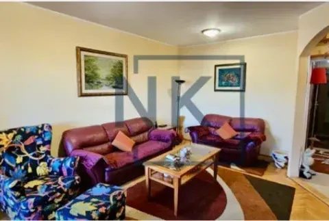 Izdavanje, dvosoban stan, 75m², Malo Brdo, Podgorica