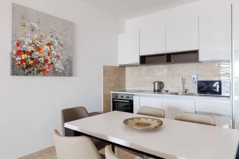 Rent, two bedroom apartment, 70m², Bečići, Budva - image 3