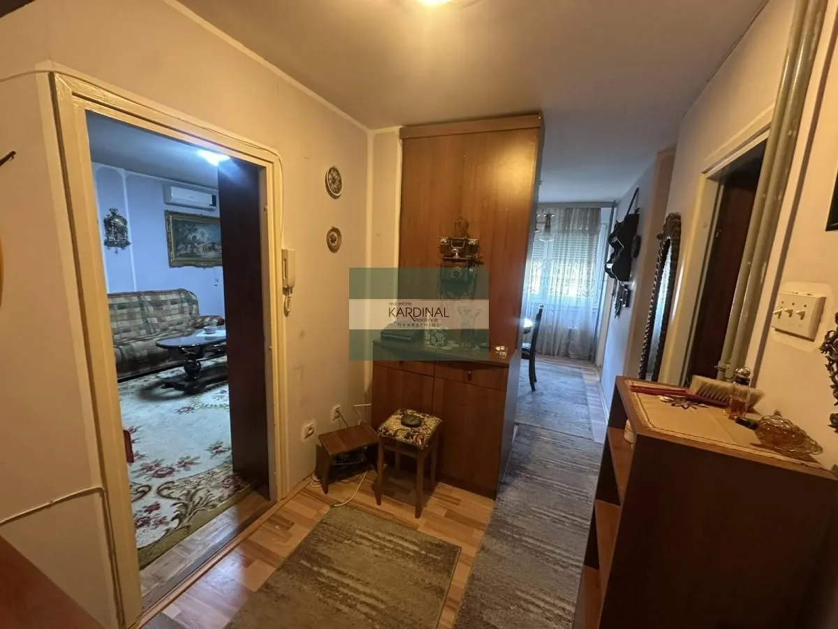 Prodaja, dvosoban stan, 53m², Aerodrom, Kragujevac