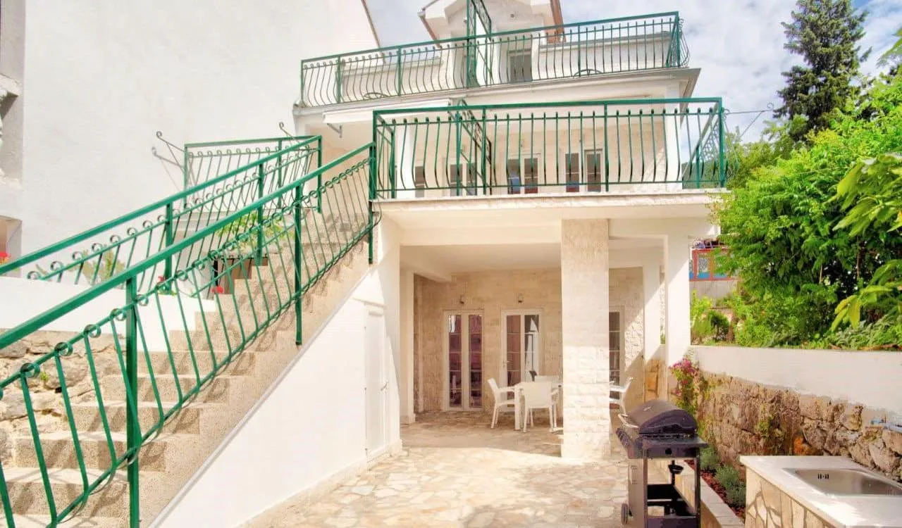 Prodaja, kuća, 200m², Baošići, Herceg Novi