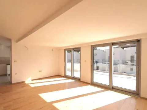 Sale, three bedroom apartment, 171m², Petrovac, Budva - image 8