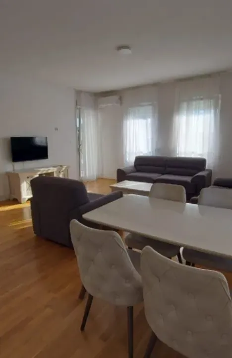 Prodaja, dvosoban stan, 70m², 1 maj, Podgorica