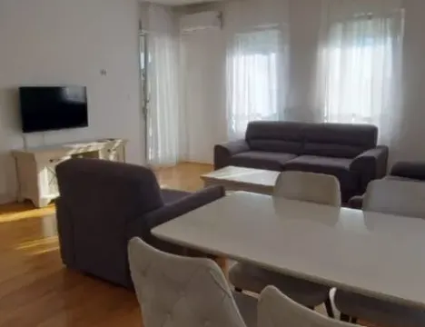 Prodaja, dvosoban stan, 70m², 1 maj, Podgorica - image 1