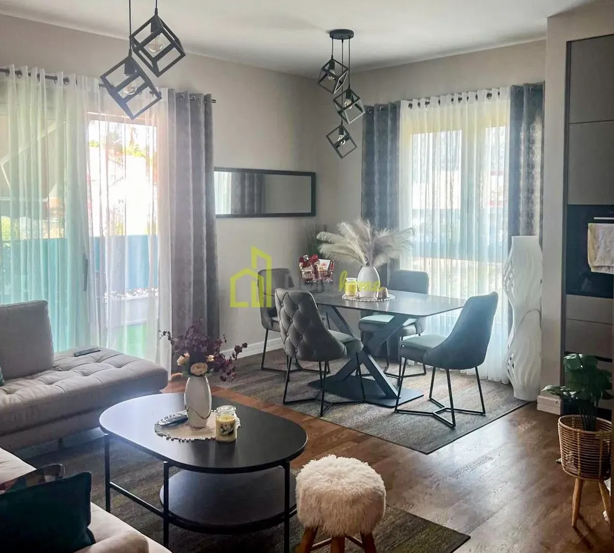 Prodaja, jednosoban stan, 70m², Tivat, Crna Gora