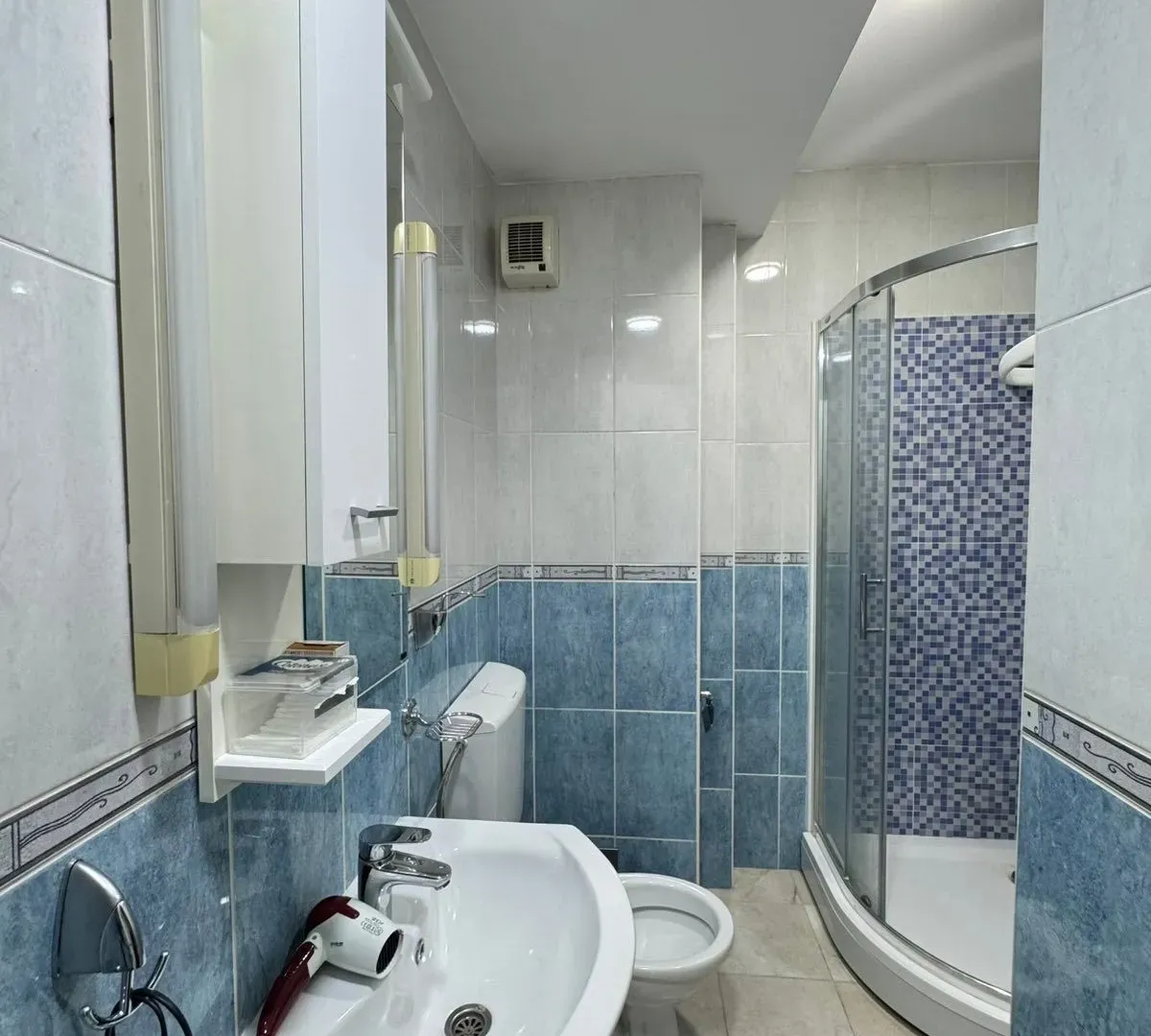 Izdavanje, trosoban stan, 95m², Blok 5, Podgorica