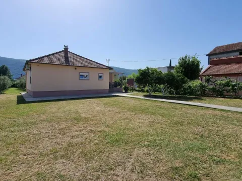 Izdavanje, kuća, 75m², Lastva Grbaljska, Kotor - image 13