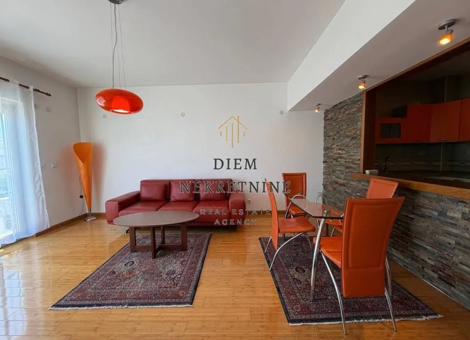 Prodaja, jednosoban stan, 65m², Centar, Bar