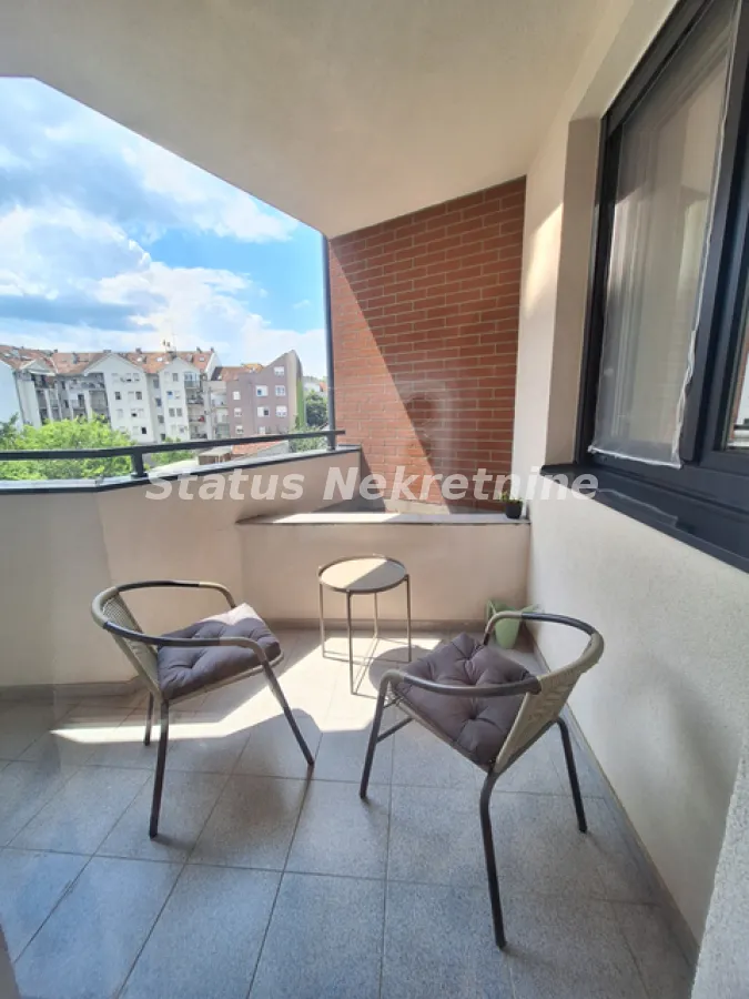 Izdavanje, dvosoban stan, 46m², Centar, Novi Sad