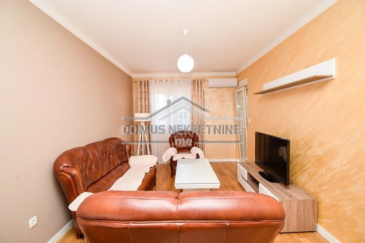 Izdavanje, jednosoban stan, 49m², Central Point, Podgorica