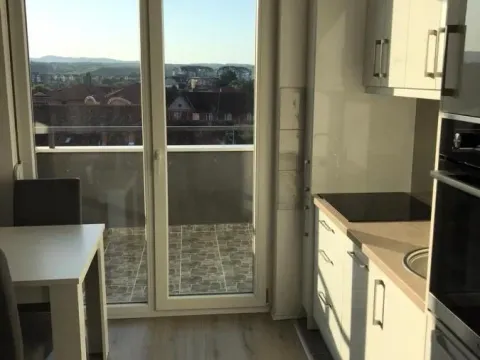 Izdavanje, trosoban stan, 56m², Centar, Jagodina - image 3