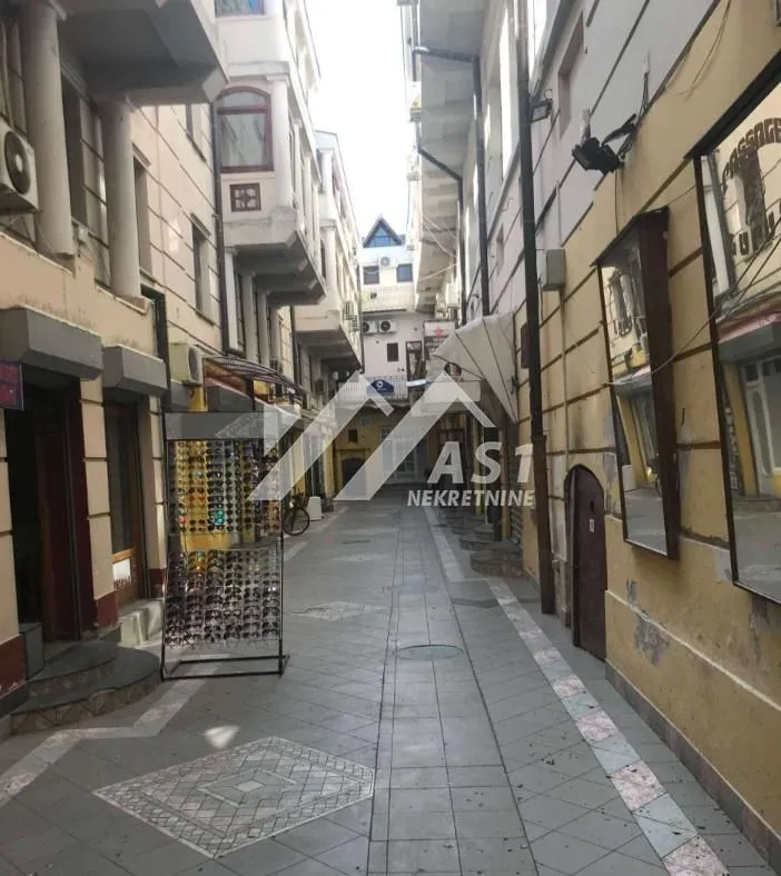Izdavanje, dvosoban stan, 52m², Centar, Novi Sad