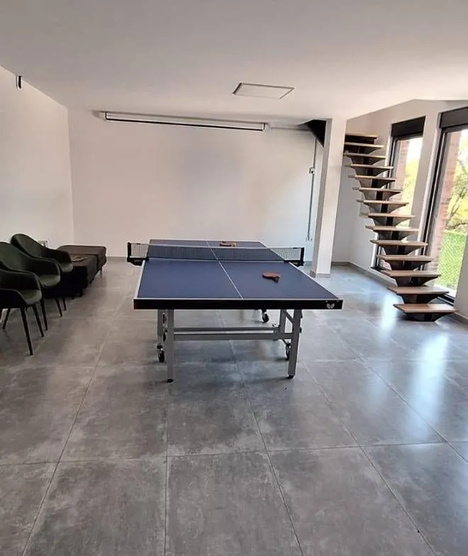 Izdavanje, trosoban stan, 330m², Voždovac Sve Podlokacije, Beograd