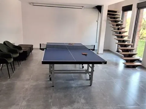 Izdavanje, trosoban stan, 330m², Voždovac Sve Podlokacije, Beograd - image 8