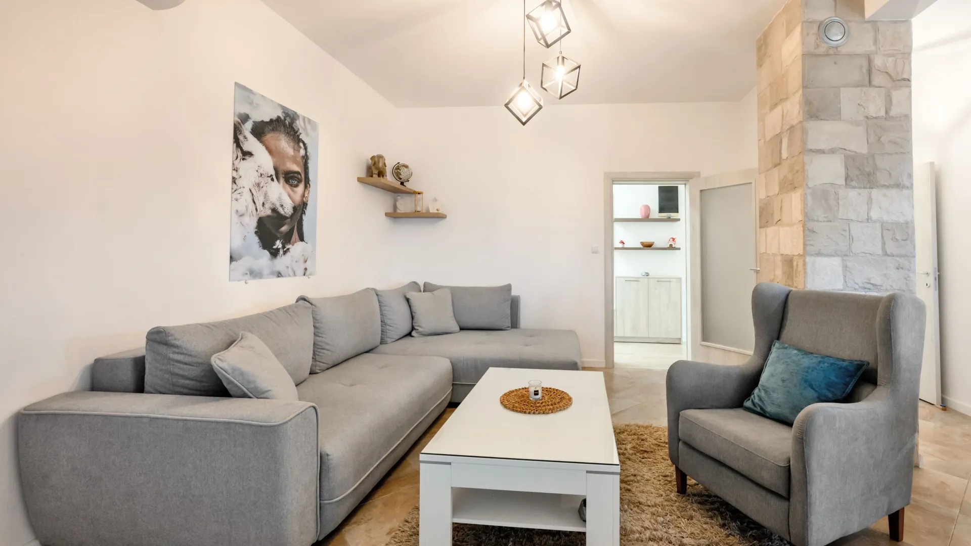 Izdavanje, trosoban stan, 120m², Mrčevac, Tivat