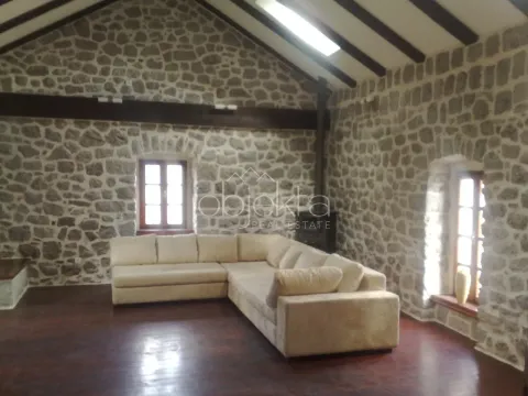 Rent, house, 110m², Kotor, Crna Gora - image 2