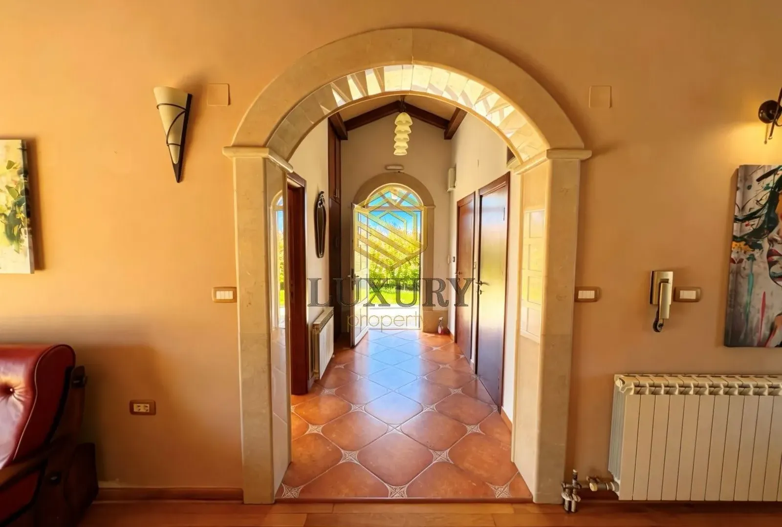 Izdavanje, kuća, 160m², Rogami, Podgorica