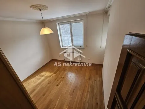 Rent, four bedroom apartment, 115m², Savski Venac, Beograd - image 14