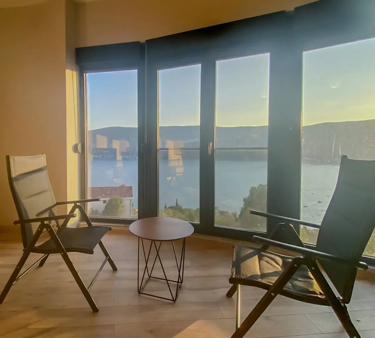 Izdavanje, stan, 120m², Topla, Herceg Novi