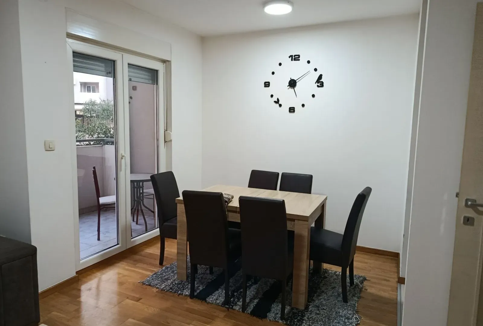Izdavanje, dvosoban stan, 65m², Vezirov Most, Podgorica