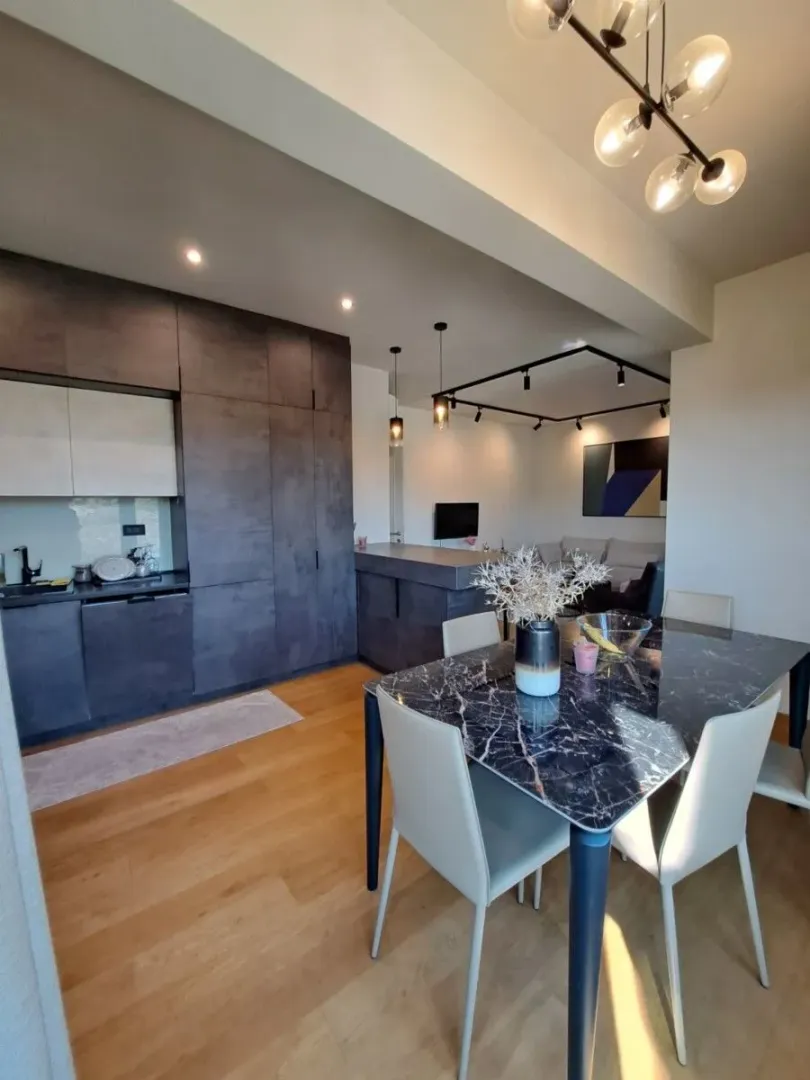 Izdavanje, dvosoban stan, 74m², Zagorič, Podgorica