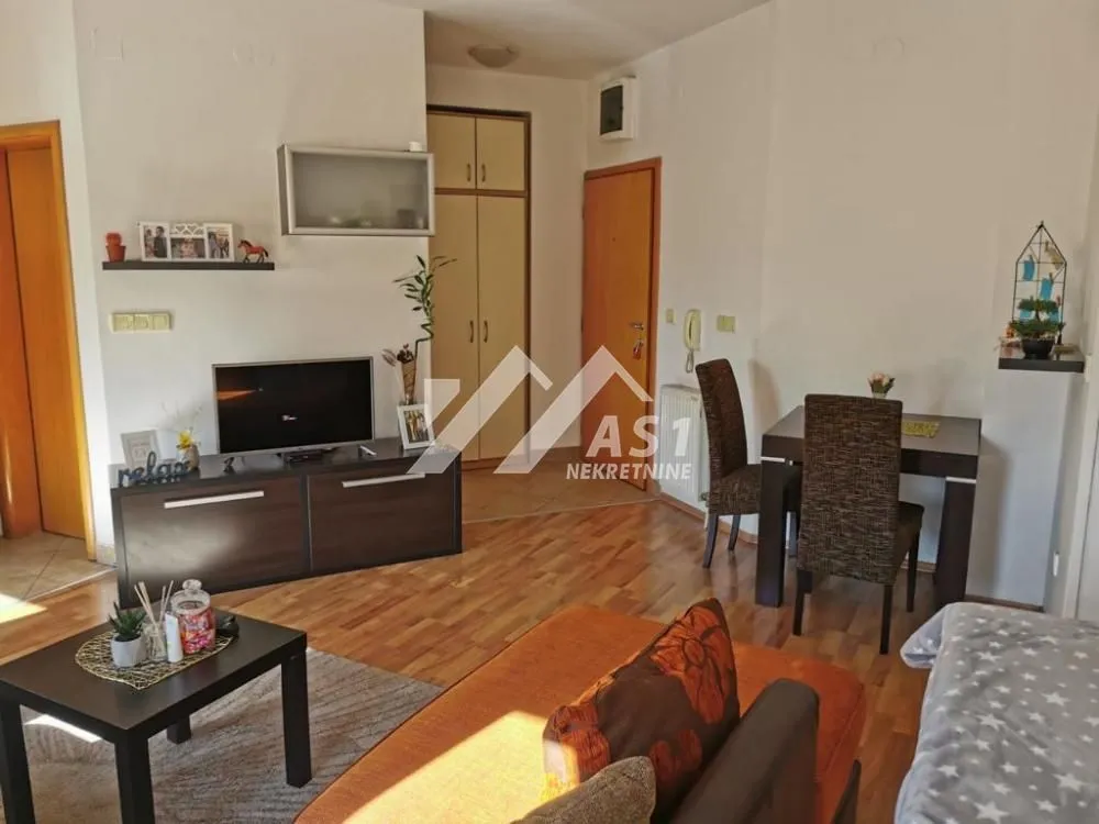 Rent, one bedroom apartment, 40m², Bulevar Oslobodjenja, Novi Sad Sve Podlokacije