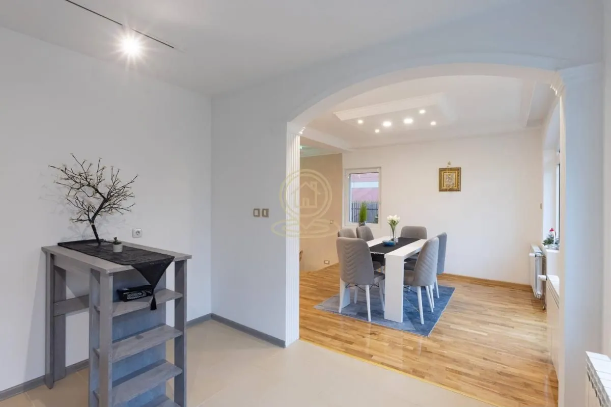 Living room with dining area and a table with chairs.