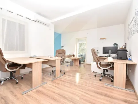 Rent, office space, 90m², Gorica C, Podgorica - image 1