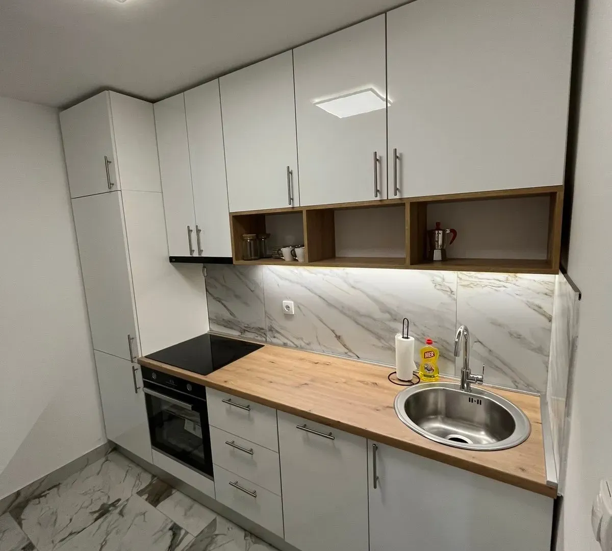 Izdavanje, jednosoban stan, 98m², Đenovići, Herceg Novi