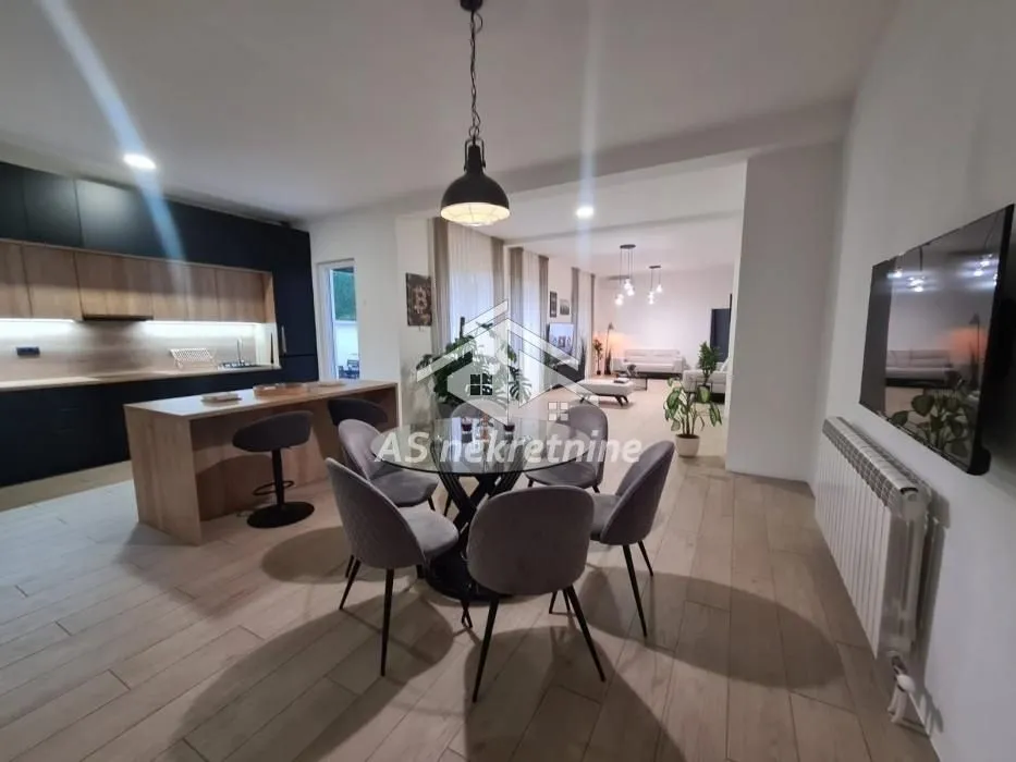 Izdavanje, stan, 240m², Savski Venac, Beograd