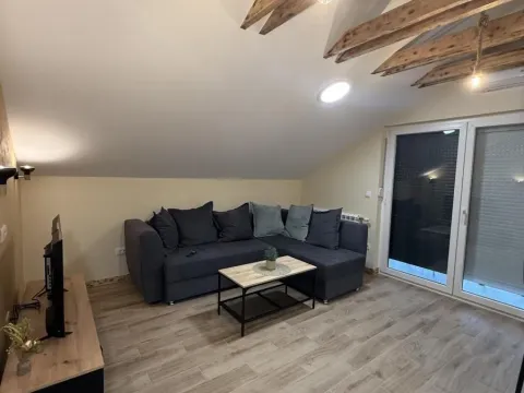 Izdavanje, trosoban stan, 90m², Mali Mokri Lug, Zvezdara Sve Podlokacije - image 2