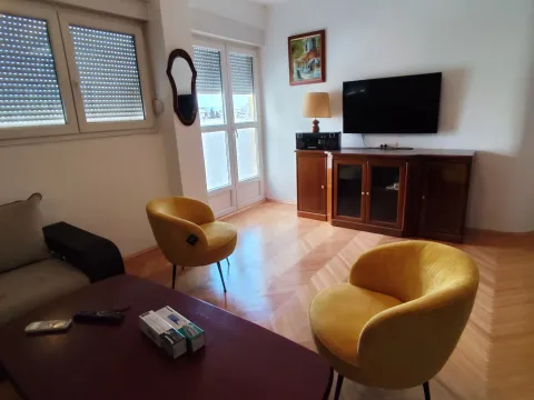 Izdavanje, jednosoban stan, 58m², Centar, Podgorica - image 3