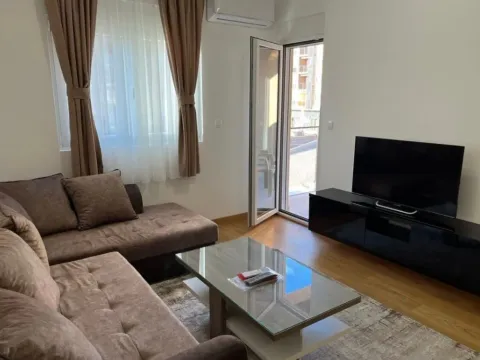 Izdavanje, jednosoban stan, 50m², New City, Podgorica - image 4