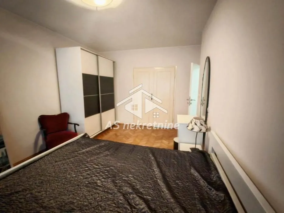 Rent, three bedroom apartment, 73m², Kalenić Pijaca, Vračar Sve Podlokacije