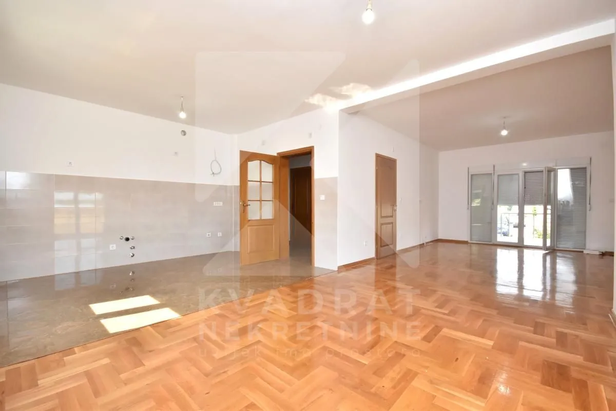 Izdavanje, kuća, 200m², Botun, Podgorica
