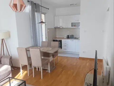 Izdavanje, jednosoban stan, 45m², City Kvart, Podgorica - image 4