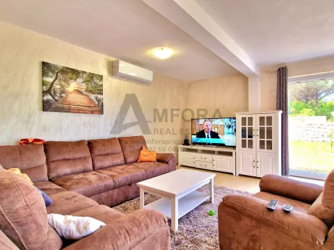 Rent, house, 185m², Zagora, Kotor - image 2