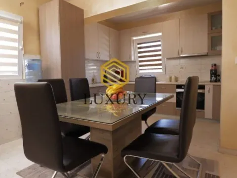 Izdavanje, kuća, 250m², Tološi, Podgorica - image 10