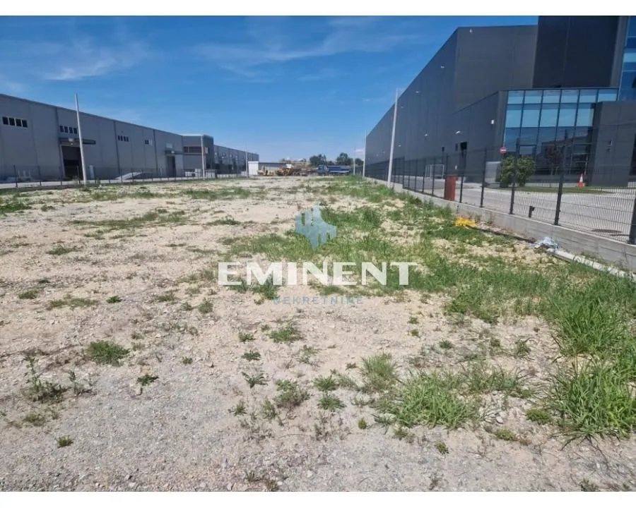 Rent, land lot, 3000m², Batajnica, Beograd