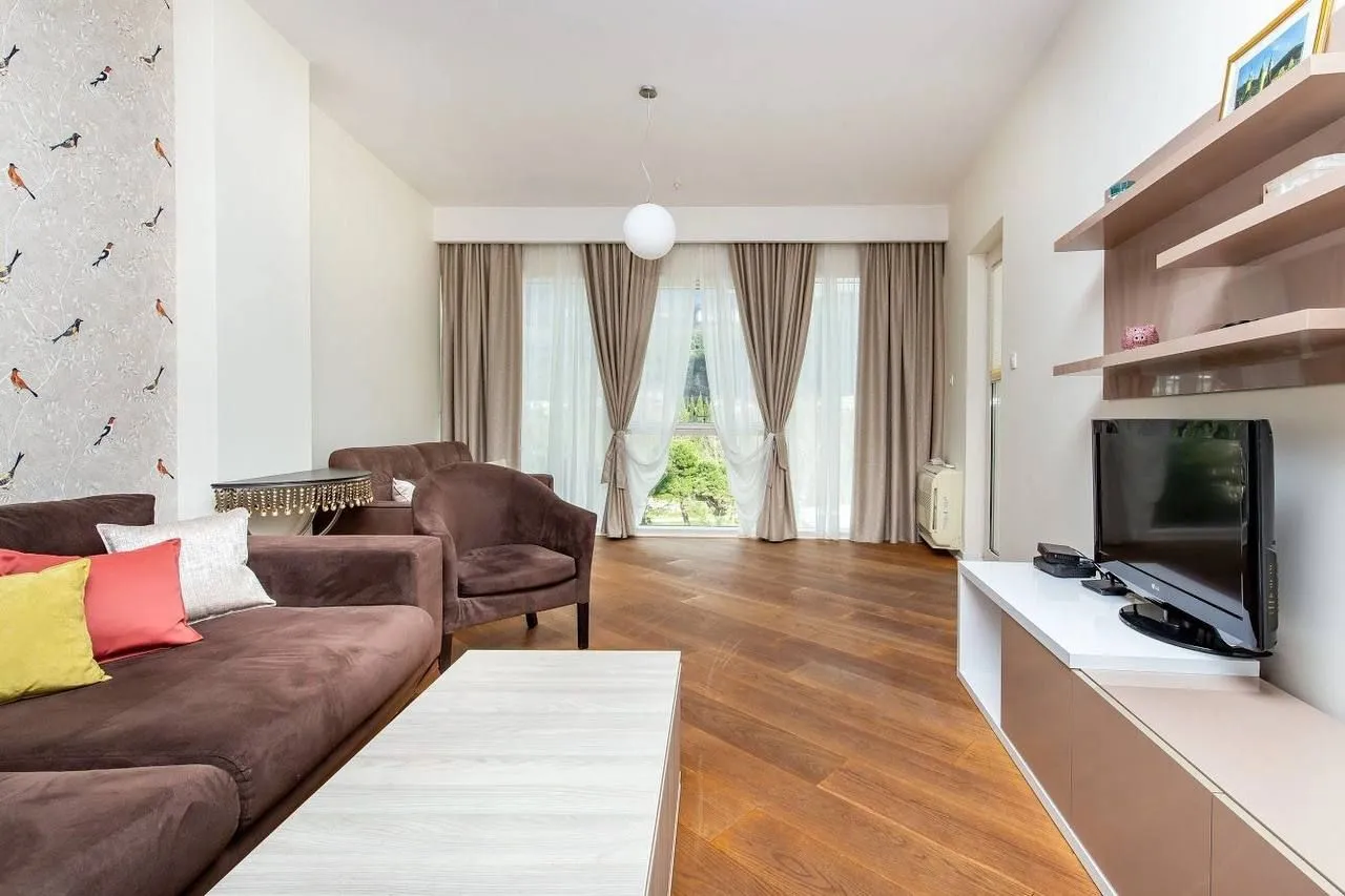 Rent, one bedroom apartment, 63m², Tre Canne, Budva