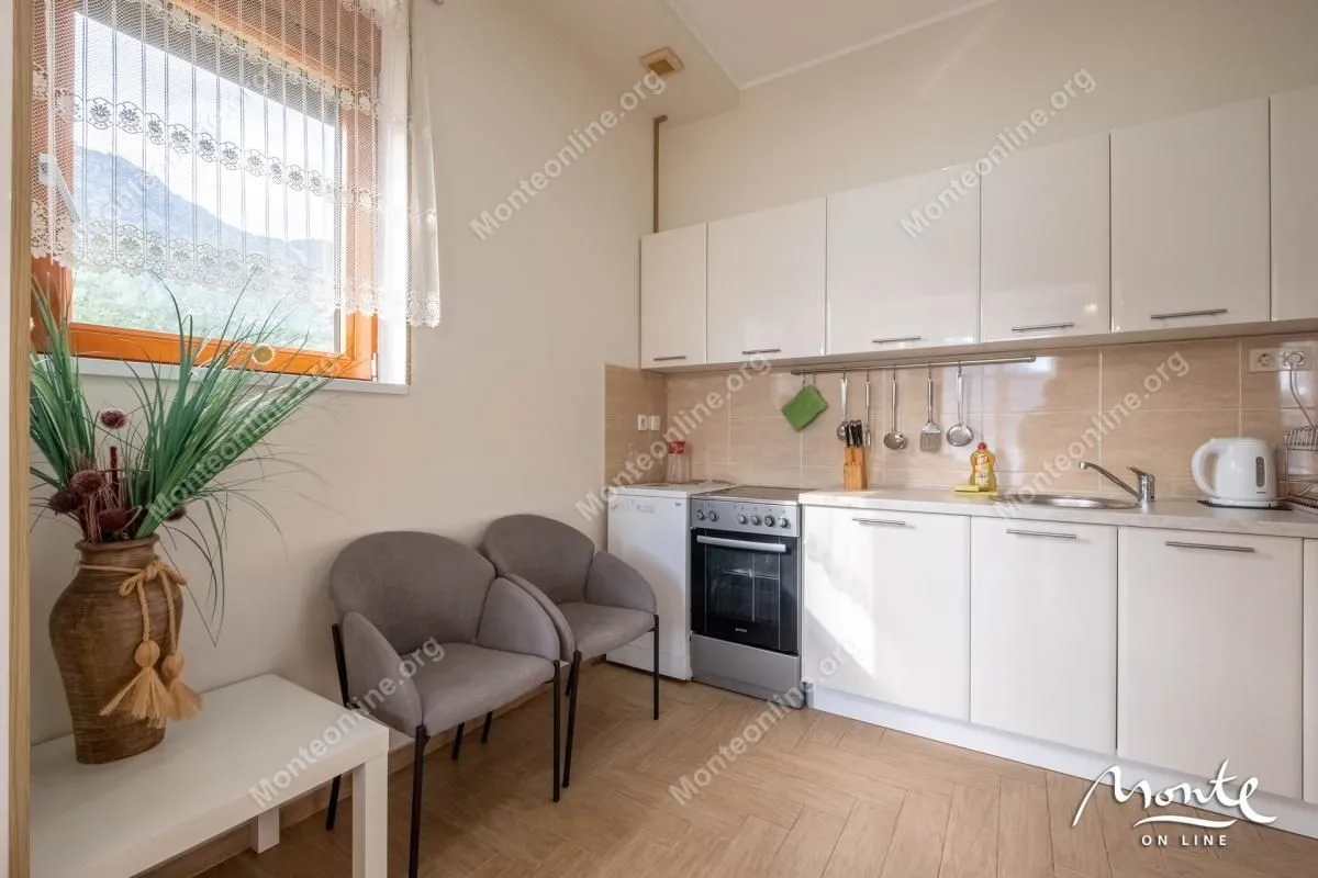 Prodaja, dvosoban stan, 104m², Orahovac, Kotor