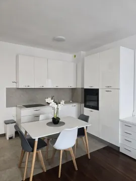 Rent, one bedroom apartment, 50m², Tivat, Crna Gora - image 5