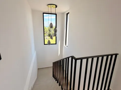 Prodaja, kuća, 225m², Gornja Gorica, Podgorica - image 6